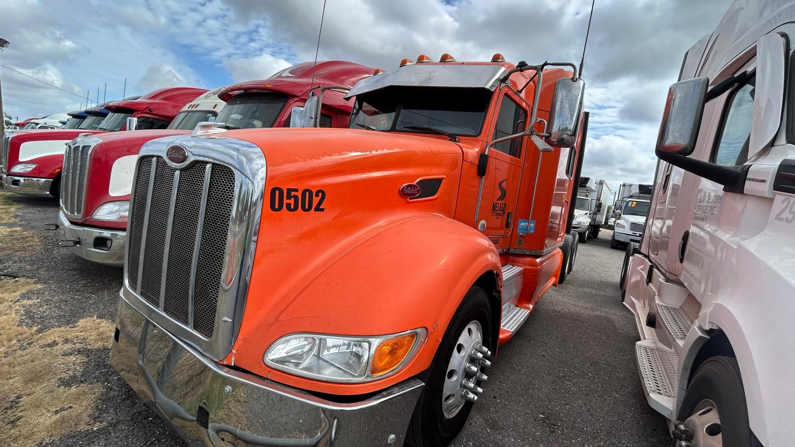 2011 Peterbilt 379 front view