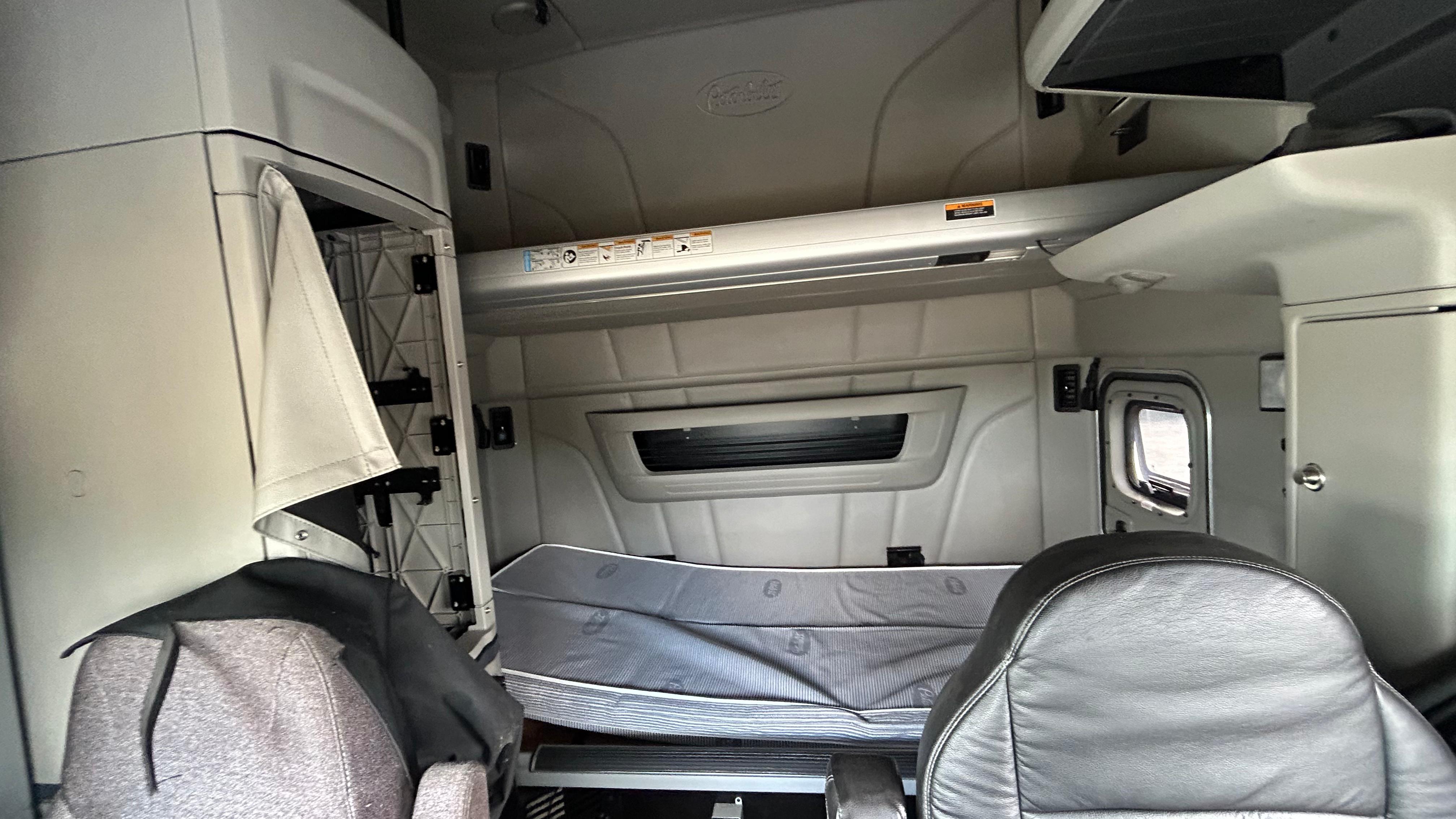 2019 Peterbilt 579 sleeper interior