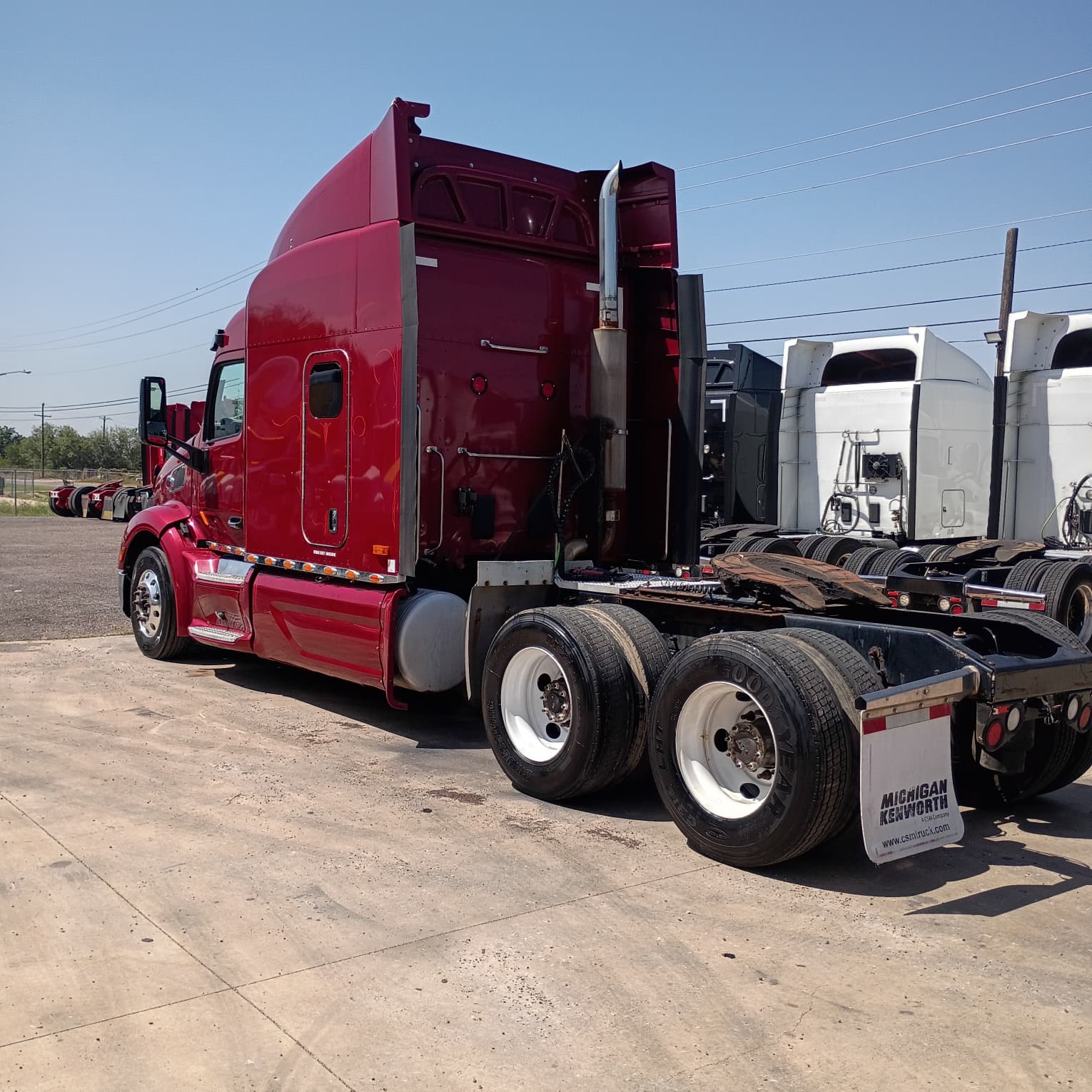 2017 Peterbilt 579 Glider rear side view