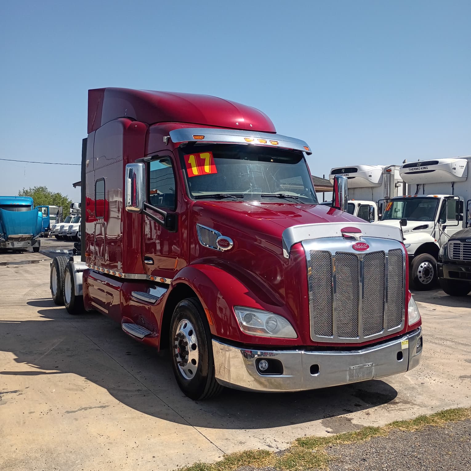2017 Peterbilt 579 Glider front view