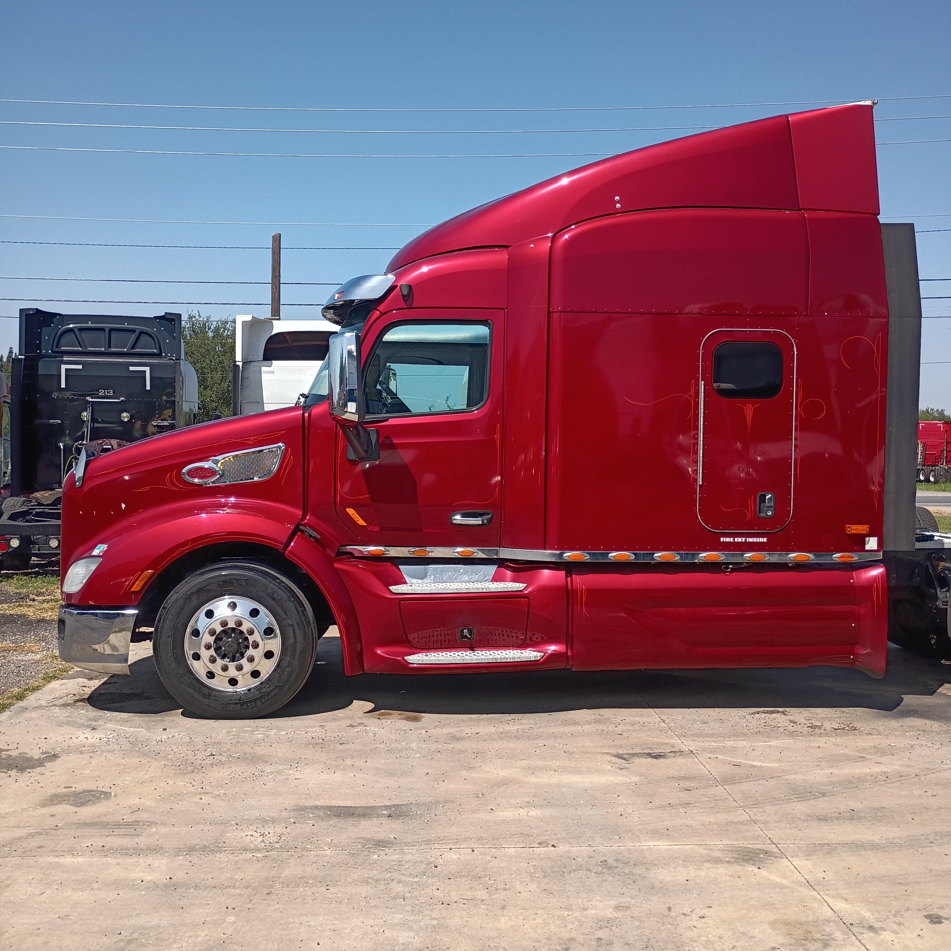 2017 Peterbilt 579 Glider side view