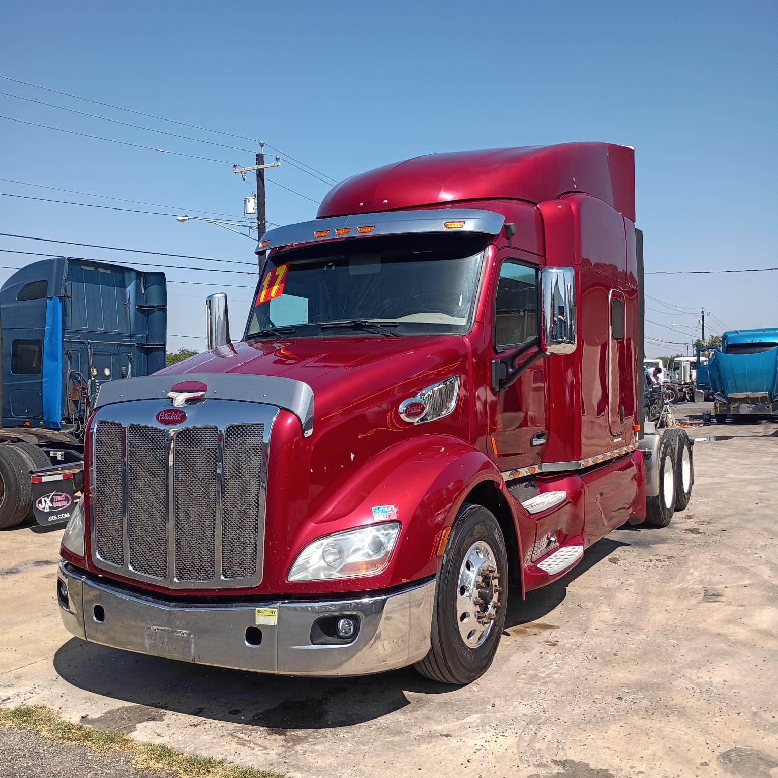 2017 Peterbilt 579 Glider front side view
