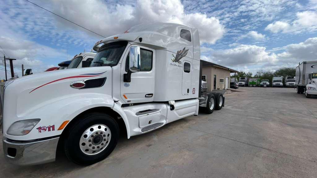2019 Peterbilt 579 side view