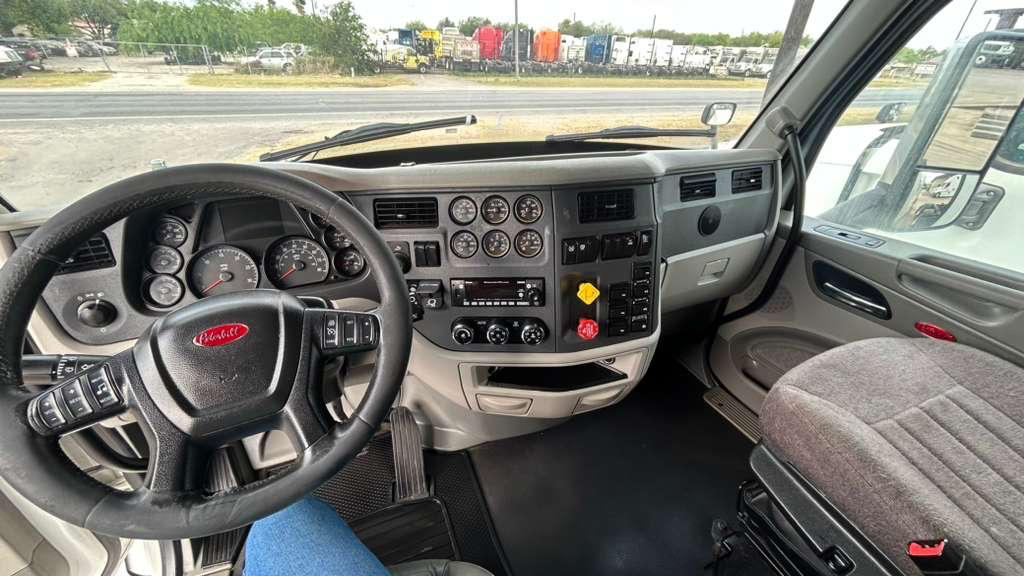 2019 Peterbilt 579 dashboard
