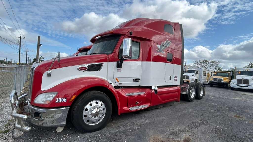 2020 Peterbilt 579 side view