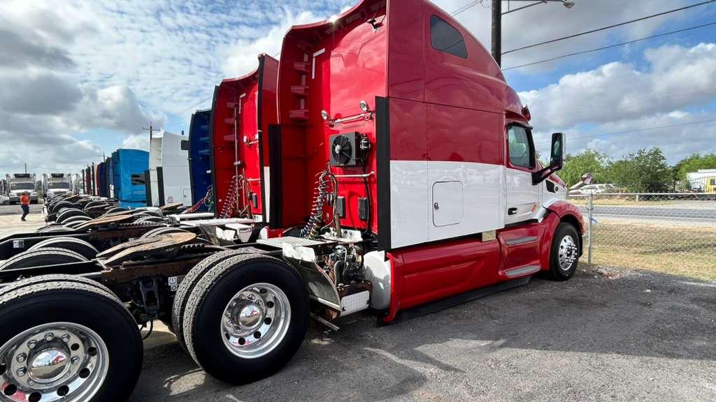 2020 Peterbilt 579 rear quarter view