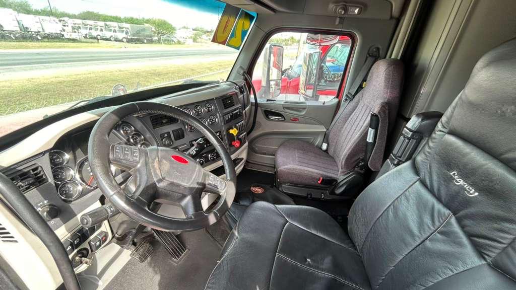 2020 Peterbilt 579 cabin interior