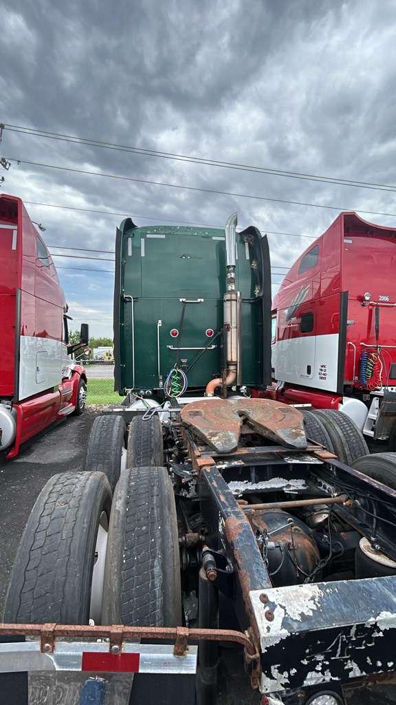 Peterbilt 579 rear view of frame and sleeper