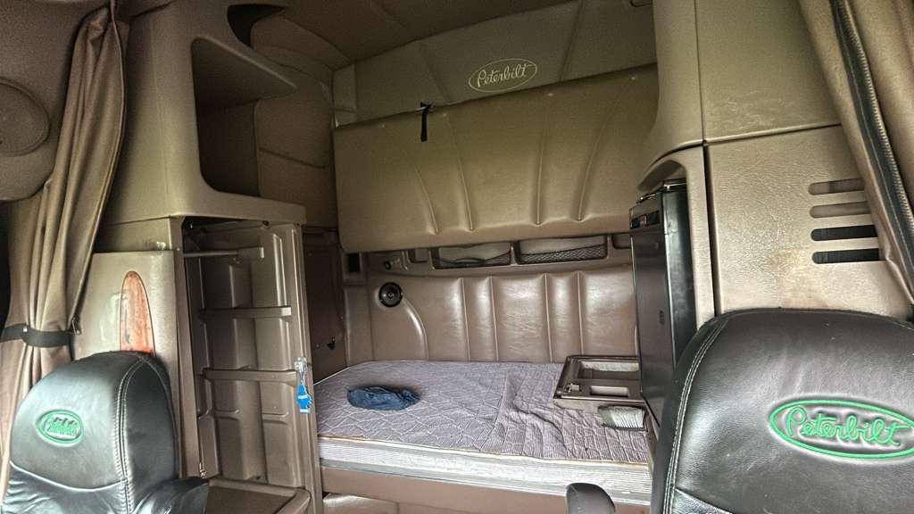 Peterbilt 579 sleeper bunk interior