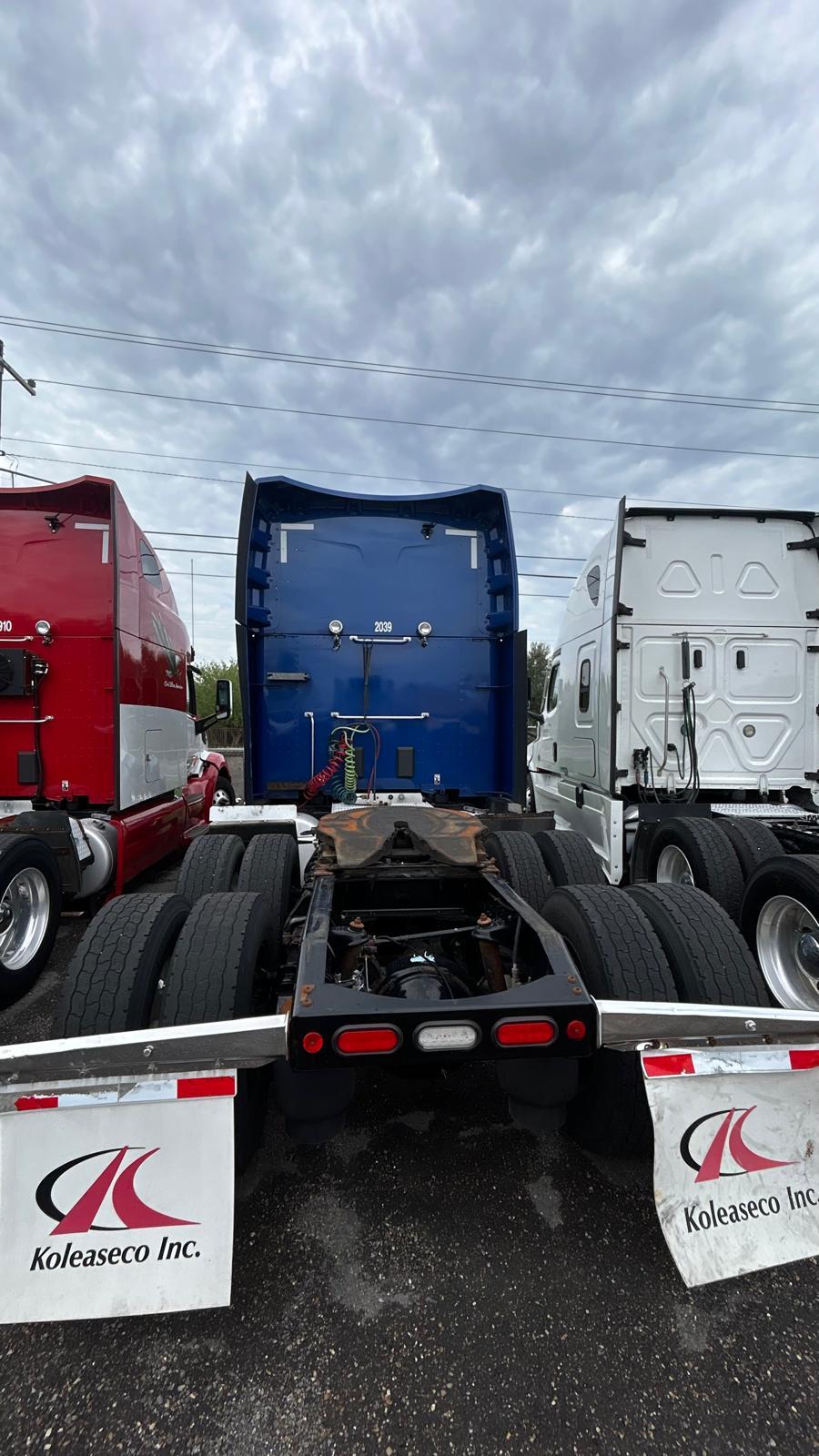 2020 Peterbilt 579 rear view of sleeper and frame