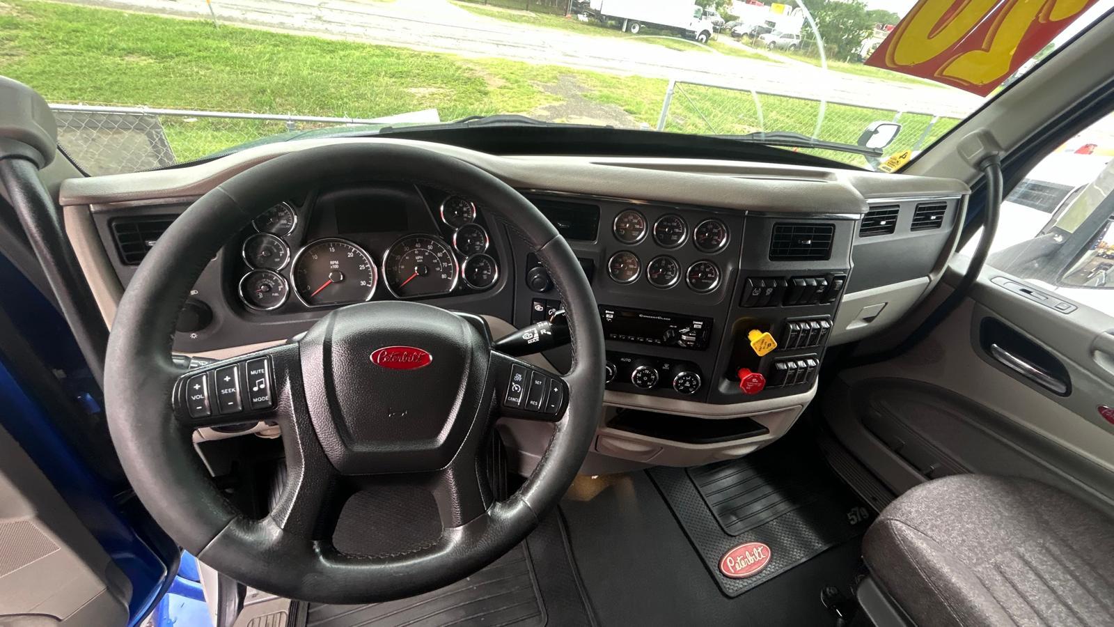 2020 Peterbilt 579 dashboard and gauge cluster