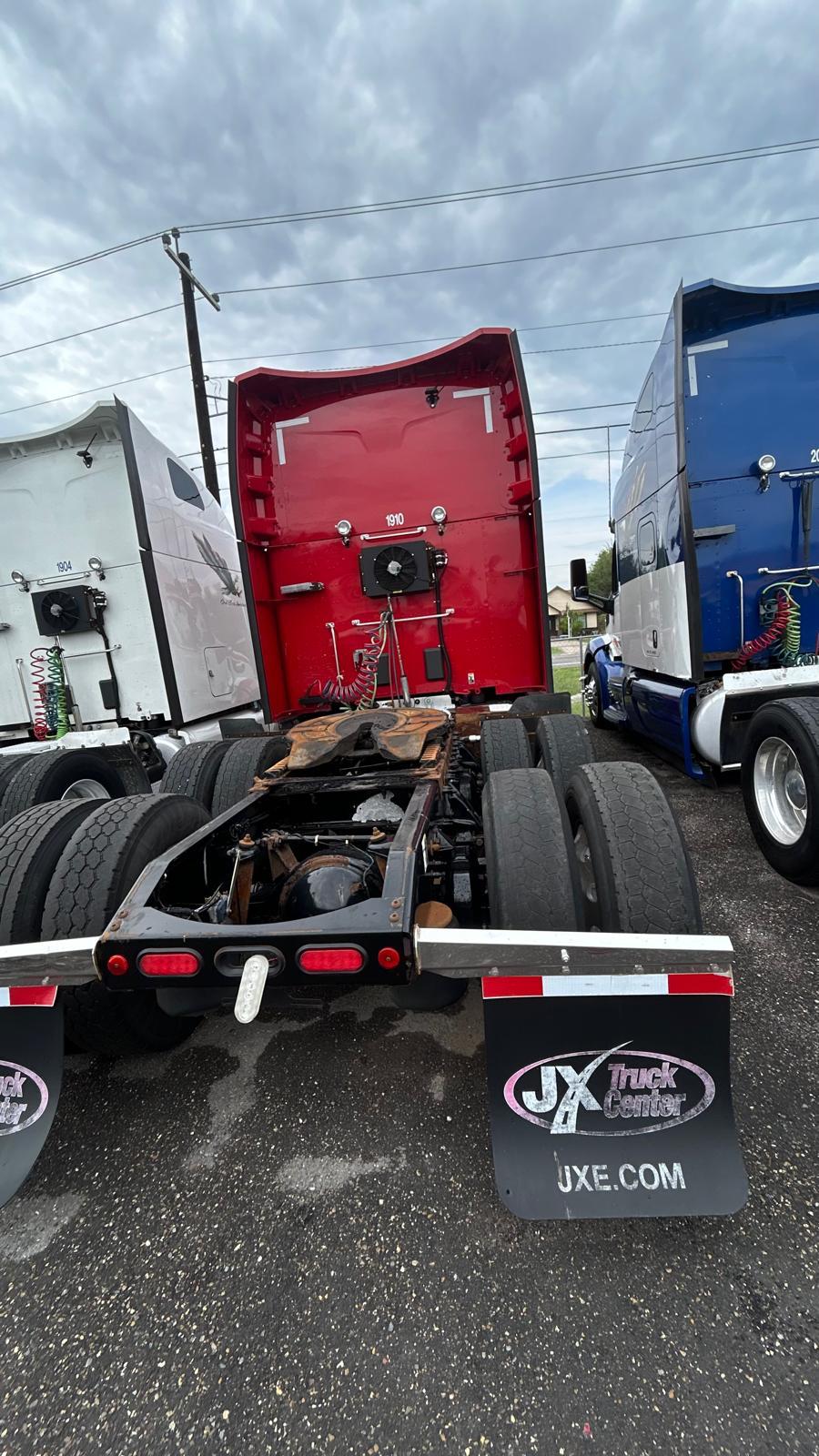 2019 Peterbilt 579 rear view of sleeper and frame