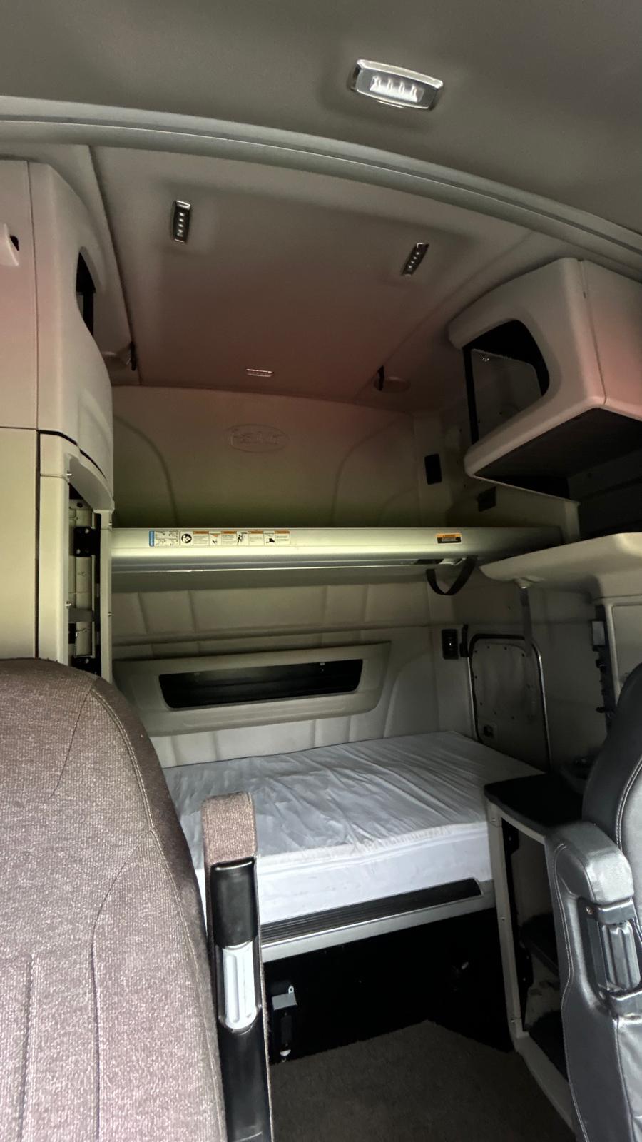 2019 Peterbilt 579 sleeper bunk interior