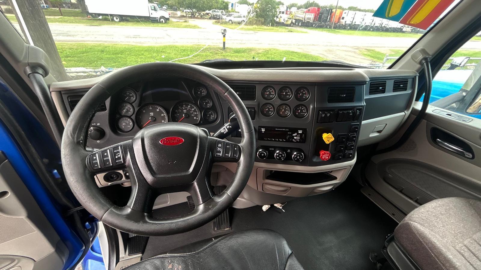 2019 Peterbilt 579 dashboard and gauge cluster