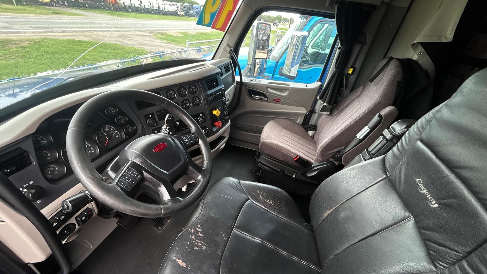 2019 Peterbilt 579 cabin interior with leather seats