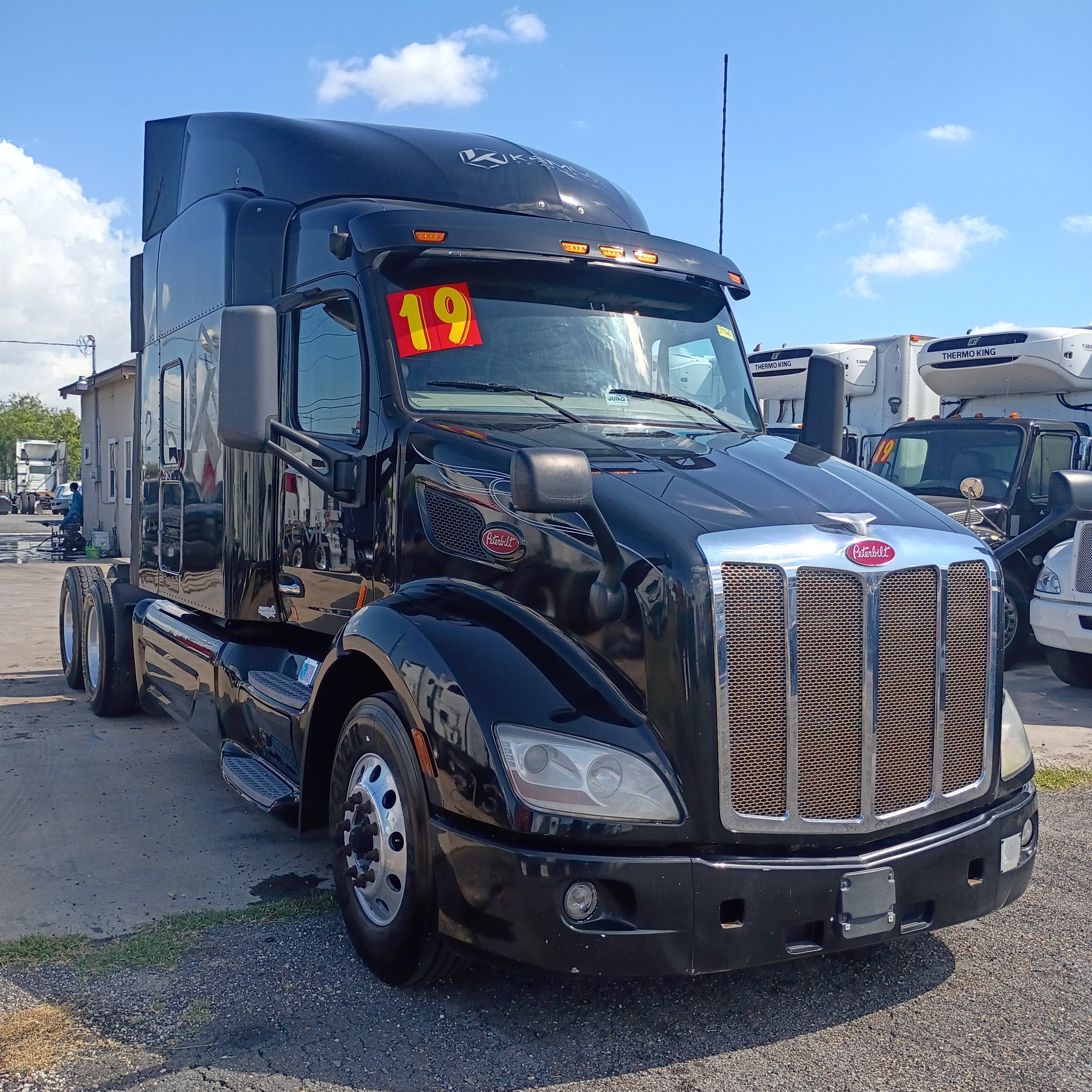 2019 Peterbilt 579 Sleeper passenger-side front quarter view