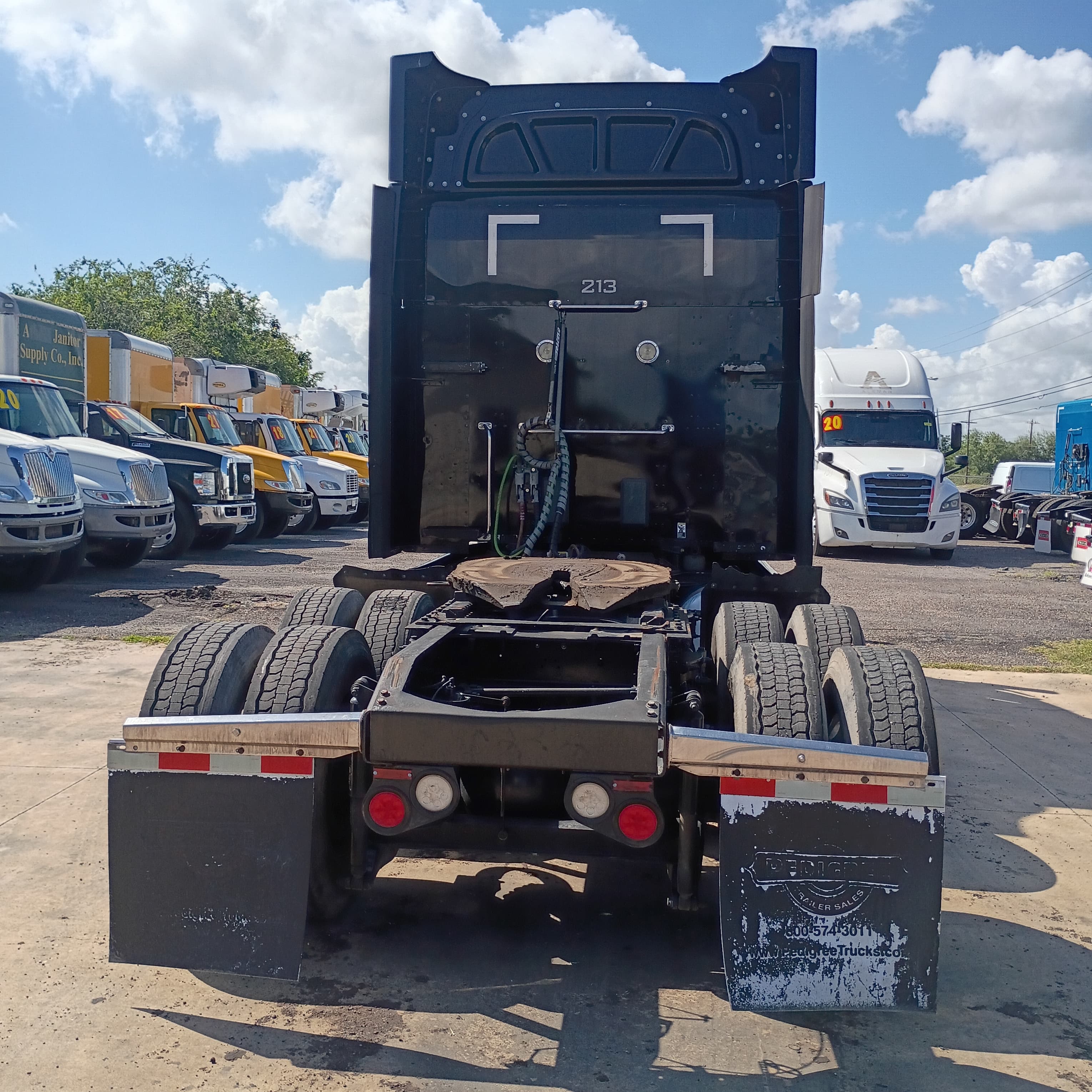 2019 Peterbilt 579 Sleeper rear view with fifth wheel