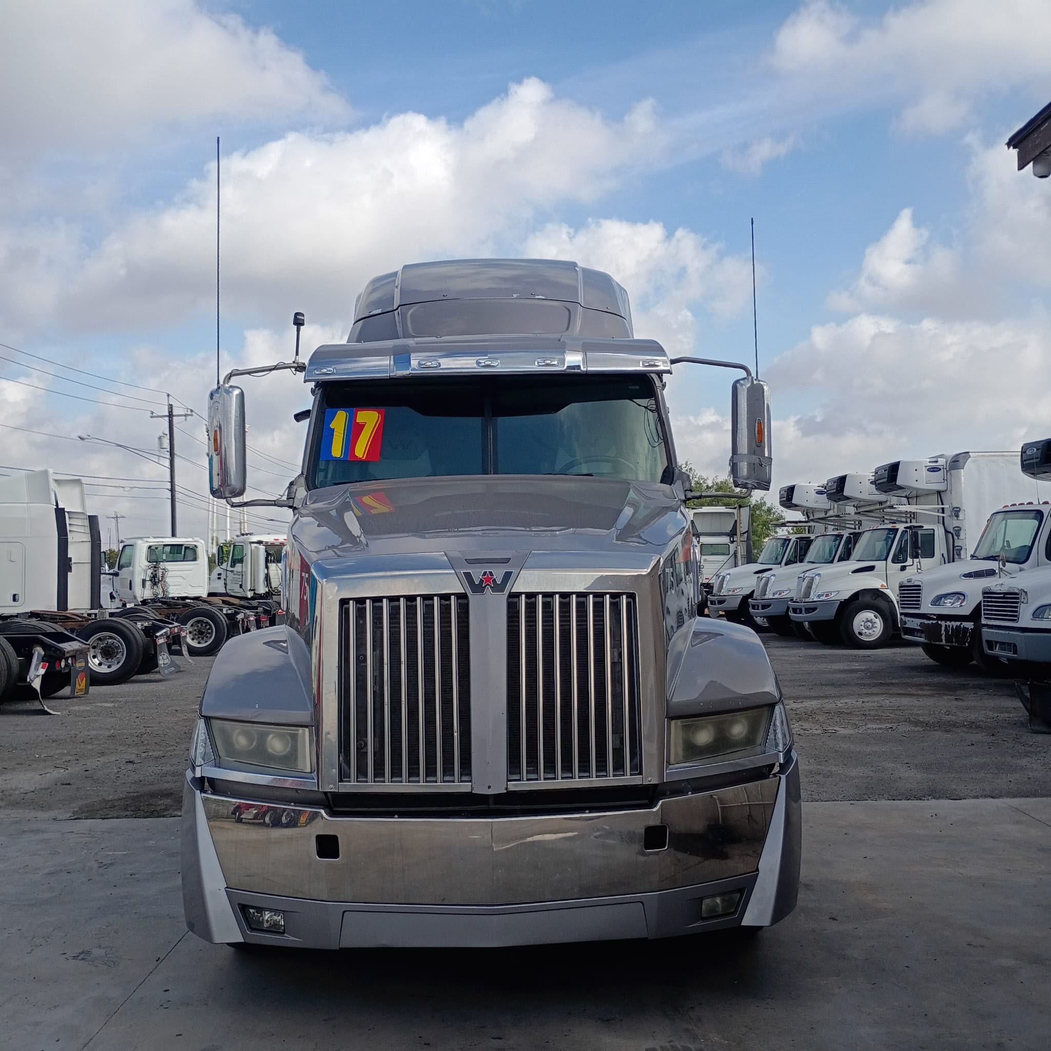 2017 Western Star Sleeper front grille head-on