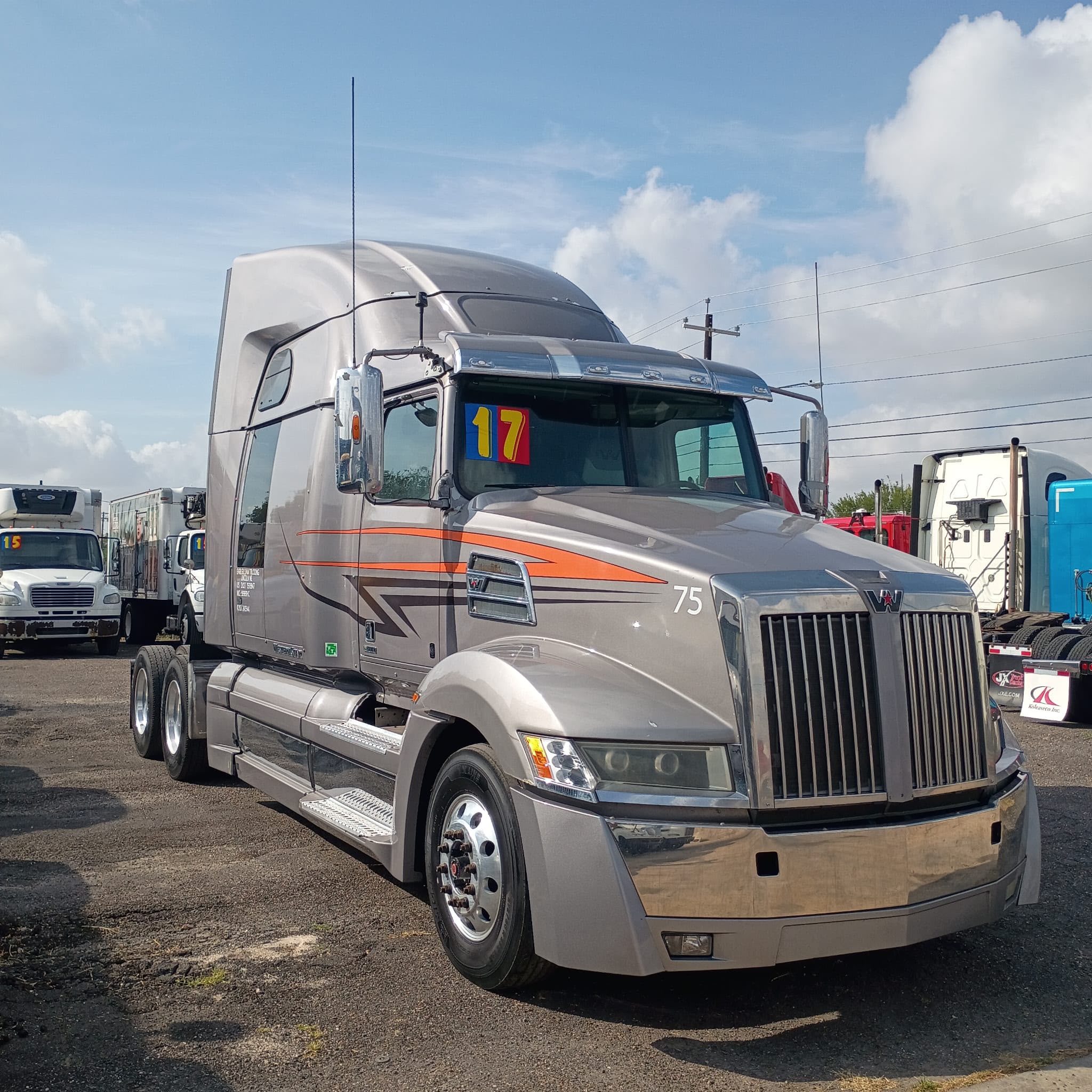 2017 Western Star Sleeper driver-side front quarter view