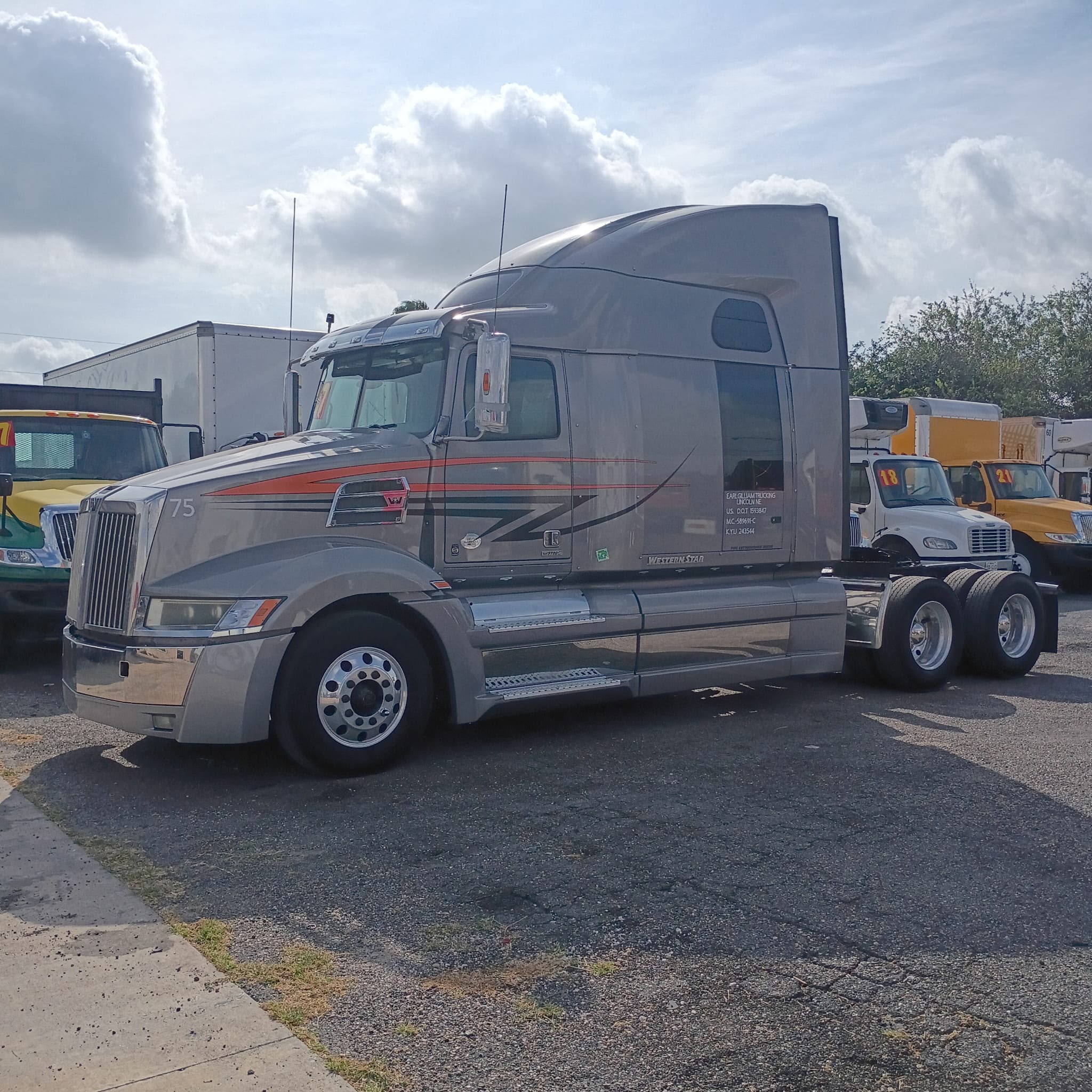 2017 Western Star Sleeper driver-side profile