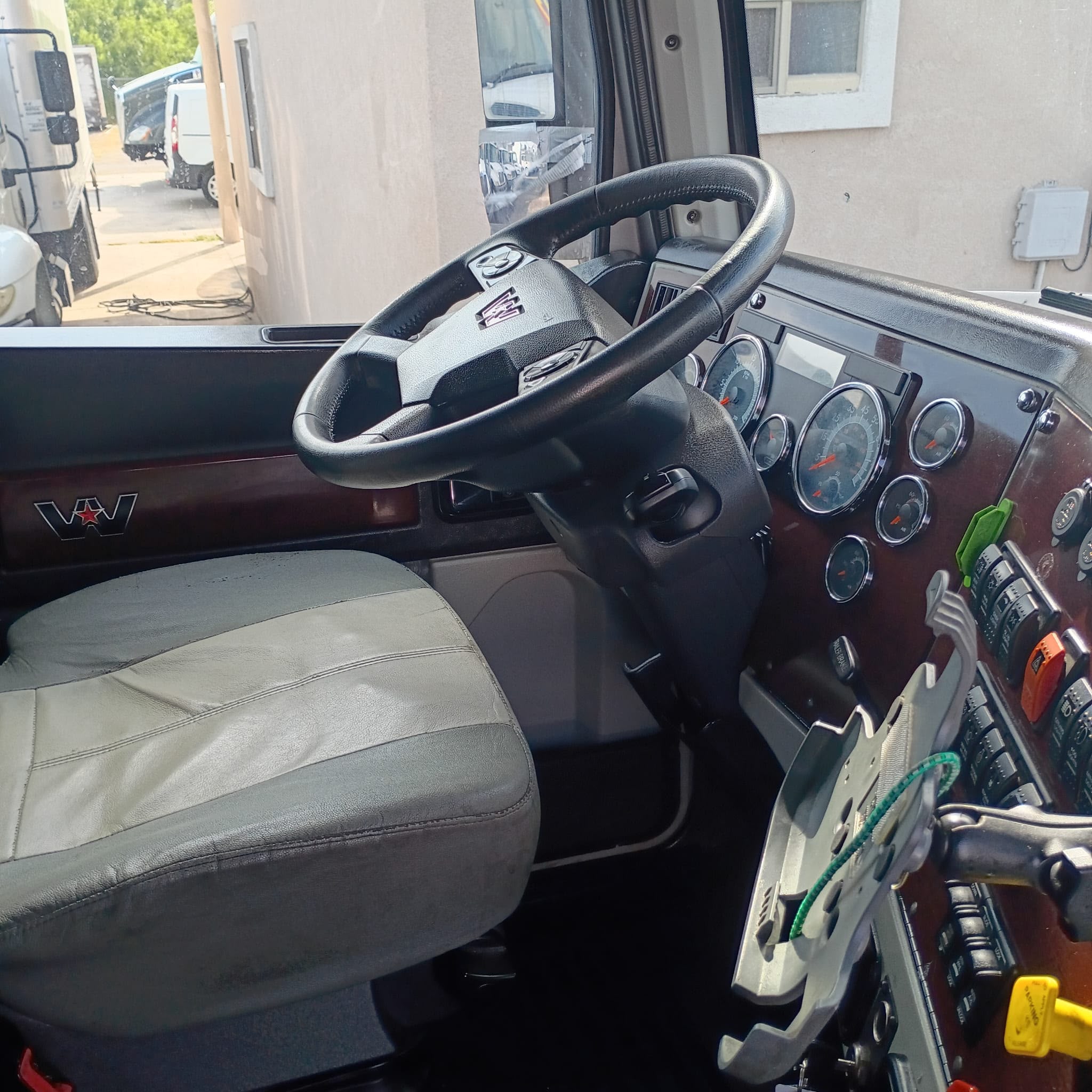2017 Western Star Sleeper steering wheel and dashboard