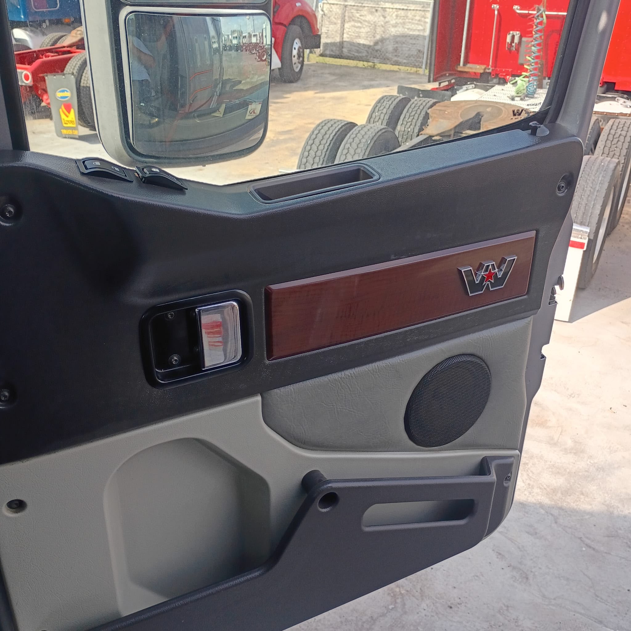 2017 Western Star Sleeper interior door panel detail